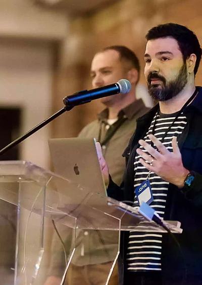 Two members of the Motum B2B team presenting at Dot One.